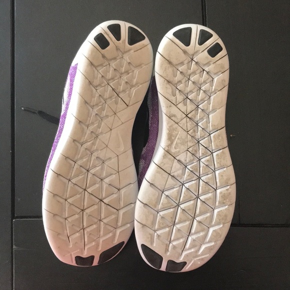 Nike Tennis Shoes - Picture 3 of 6